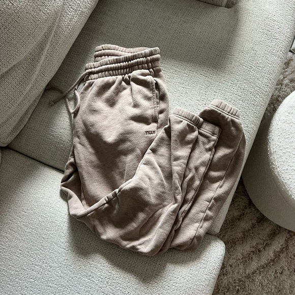 Aritzia Pants - Aritzia TNA Sweatfleece - Cozy Fleece Boyfriend Sweatpant - Nomad Taupe